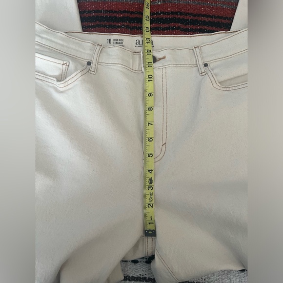 NWOT a.n.a High Rise straight jeans…size 16. Tan/cream in color. - Picture 6 of 8